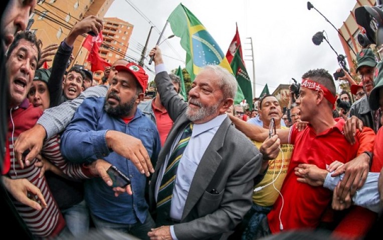 Si quieren que me derriben — Michel Temer Si quieren que me derriben — Michel Temer