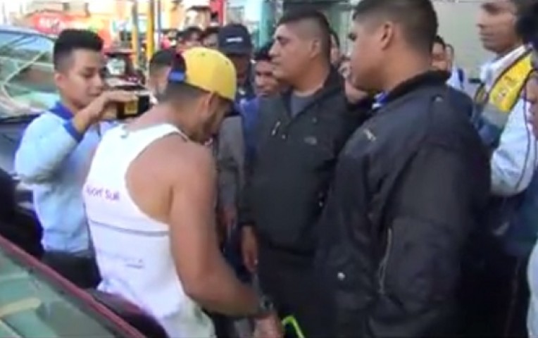 Resultado de imagen para Facebook: denuncian maltrato a venezolano que vendía arepas en Huacho