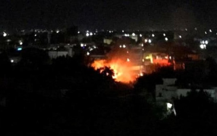 Somalia: Terroristas explotan coche bomba y toman rehenes en restaurante Somalia: Terroristas explotan coche bomba y toman rehenes en restaurante